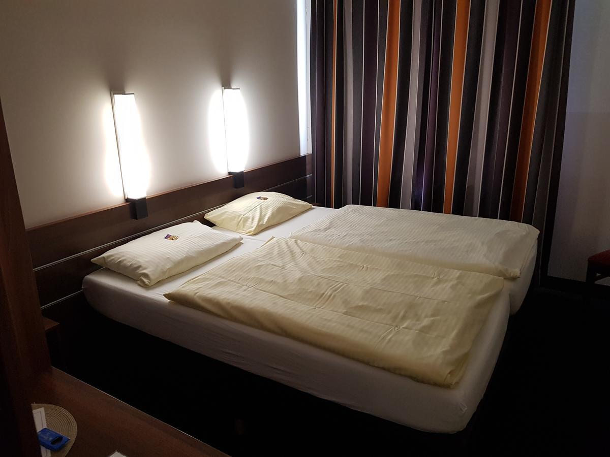 Zum Eichenzeller Hotel Buitenkant foto